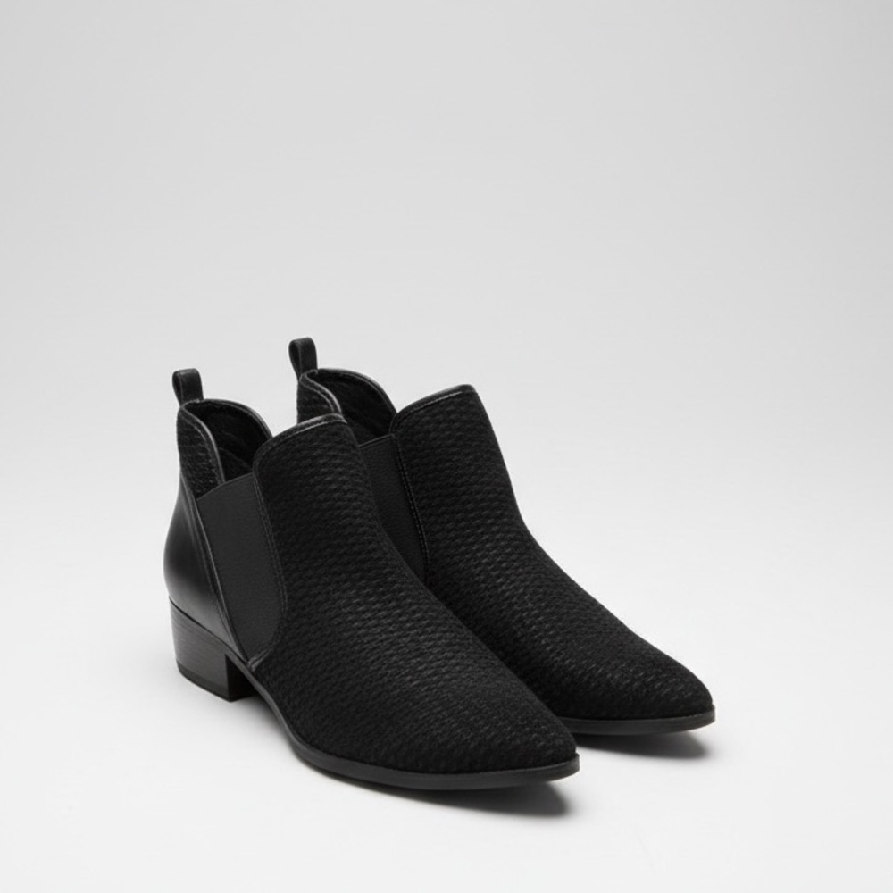 Donald J. Pliner Women’s Darla Suede Black Textured Ankle Booties Size 9.5M‎